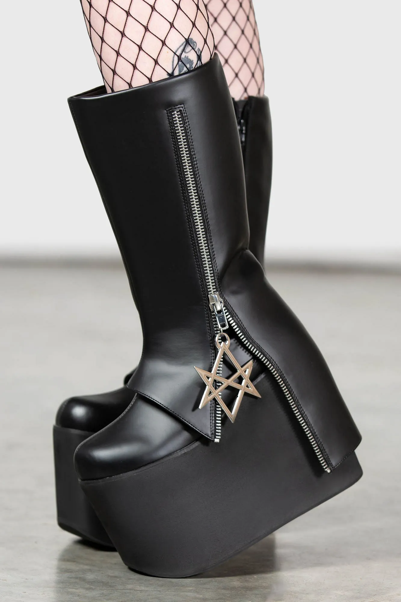 Hexraider Boots